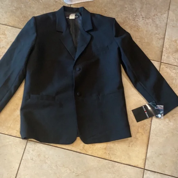 Black N Bianco New with Tag 4 picSet, jacket Shirt,Tieand Vestkids size 14